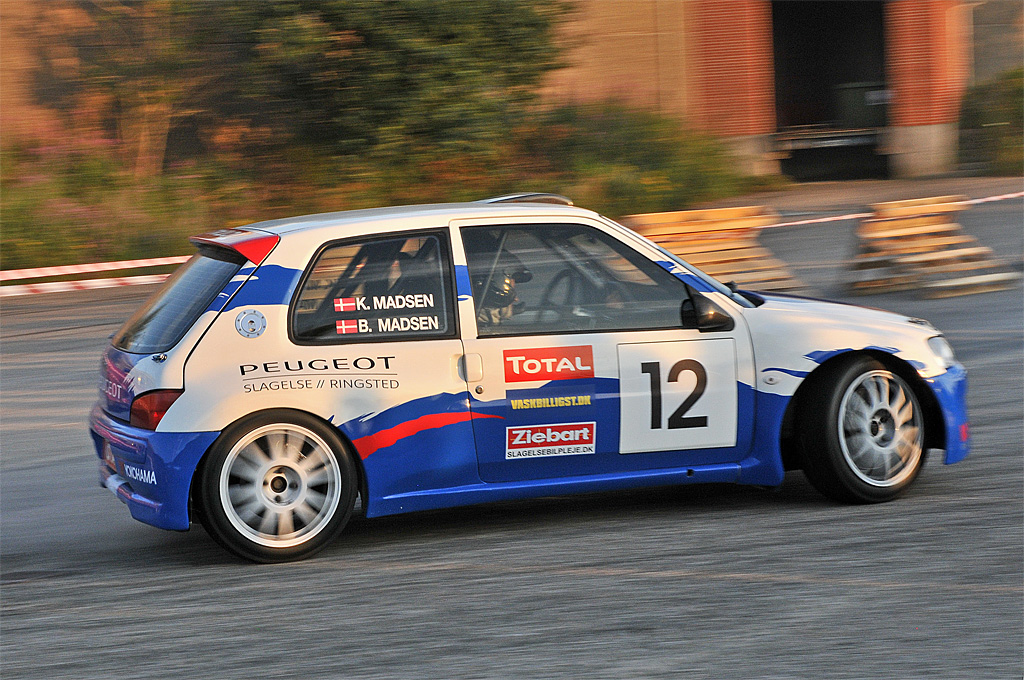 Kim Madsen fik både fart i gruppen og i sin Peugeot 106 Maxi, men da olielampen lyste, valgte han at spare materiellet.